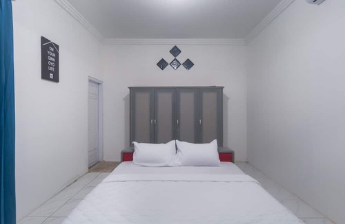 Bandung Hotel | OYO Life 3055 Rumah Enin