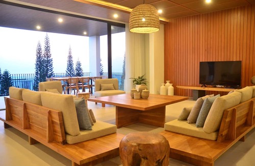 Bandung Villa | Sunrise City View Villa 9 Bedrooms With a Private Swimming Pool and a Billiard Table
