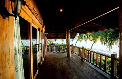 Pulau Masokut House | Mentawai Balcony