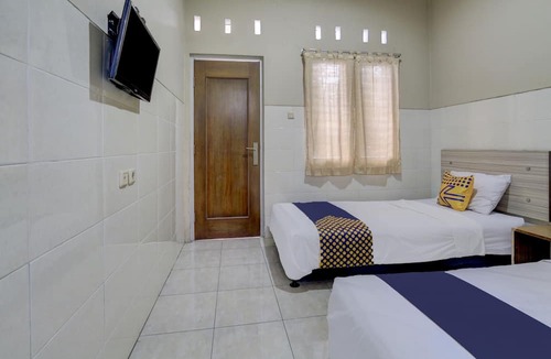 Ambarawa Hotel | OYO Life 90159 Puri Asoka Guest House