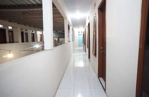 Lumajang Hotel | OYO Life 93038 Kost Putra Malilah