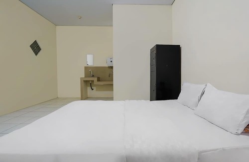 Sumber Hotel | OYO Life 92641 Guest House Palinggihan Ii