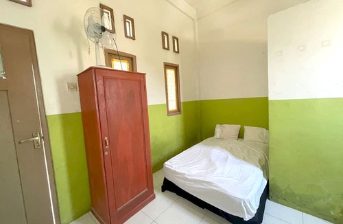 Paciran Hotel | OYO Life 93075 Nova Jaya 2 Homestay Syariah