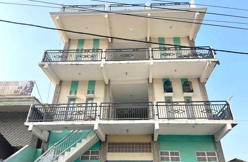 Paciran Hotel | OYO Life 93075 Nova Jaya 2 Homestay Syariah