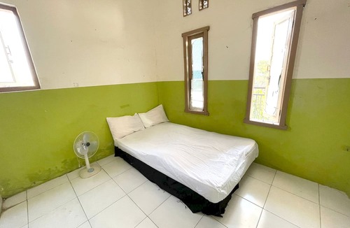 Paciran Hotel | OYO Life 93075 Nova Jaya 2 Homestay Syariah