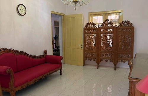 Central Yogyakarta Villa | Ndalem Suryomentaraman