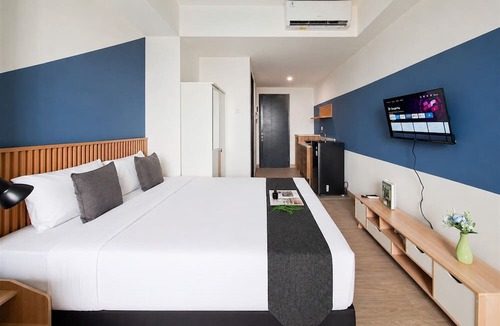 Panunggangan Utara Apartment | Relaxing With Chic Design Studio Apartment At Collins Boulevard