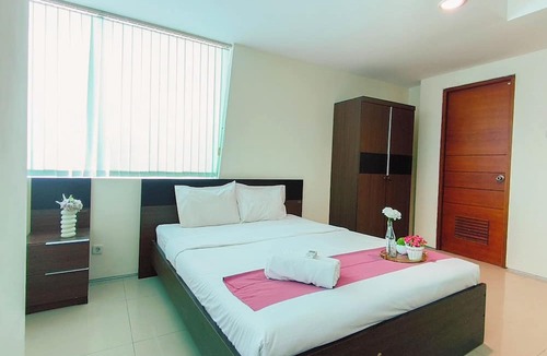 Siwalankerto Apartment | Cozy Living 2Br Apartment At High Point Serviced