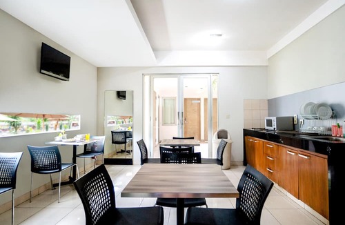 Bendungan Hilir Hotel | LeGreen Suite Pejompongan