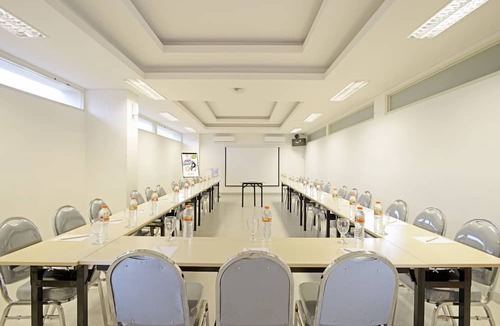 Darmo Hotel | POP! Hotel Diponegoro Surabaya