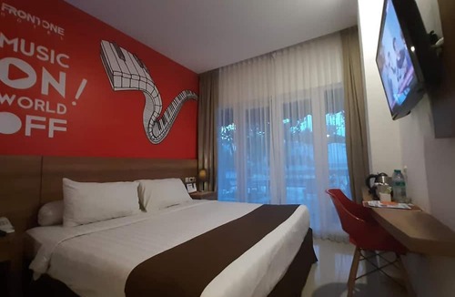 Pamekasan Hotel | Front One Hotel Pamekasan Madura