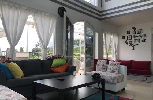 Ciloto Villa | House on cliff