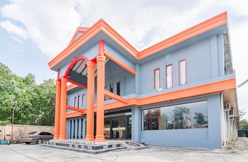 Pekanbaru House | Luxury Twin Comfort Stay W/Free Parking and Pool