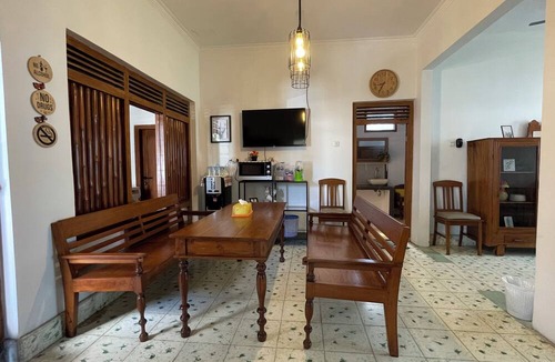 Prawirotaman Villa | Serene 2-bedroom villa with AC in welcoming Jogja