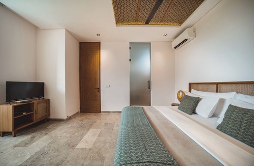 Dewi Sri Hotel | Romantic 3 Bedroom Villa Legian