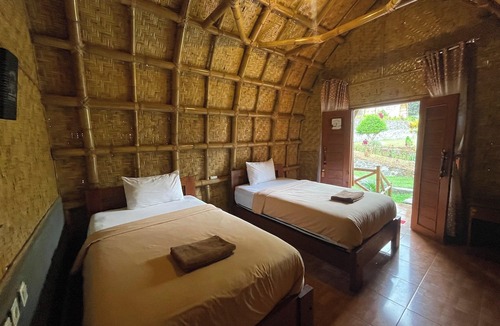 Bayan Villa | Villa Bambu Rinjani & Restaurant