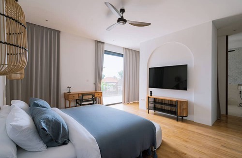 Batu Bolong Villa | Spacious Canggu Villa w/rooftop & private plunge poolnUnity Villa #1