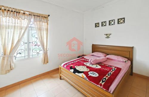 Cipanas Villa | Large & Cheap 3BR Puncak Villa BBQ pit