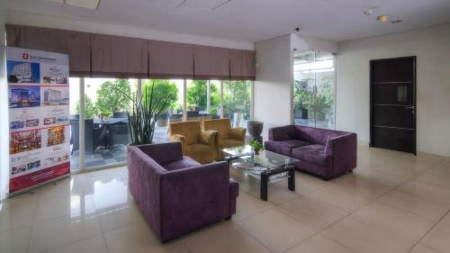 Siwalankerto Apartment | The Square - Studio 2in1 for 2 - Apartemen Service - Netflix & WiFi - Near Kampus Petra