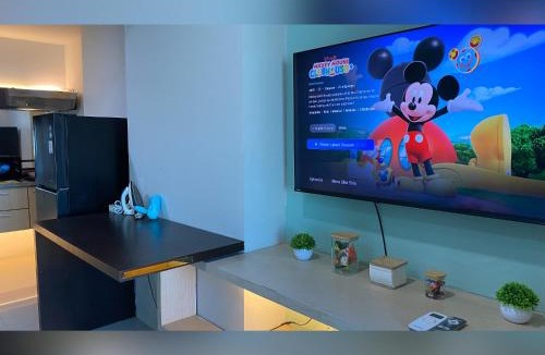 Siwalankerto Apartment | The Square - Studio 2in1 for 2 - Apartemen Service - Netflix & WiFi - Near Kampus Petra