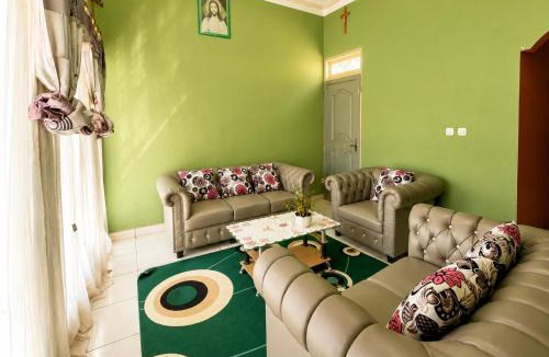 Ruteng House | Casa Fraditya Homestay