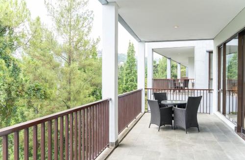 Bandung Villa | Mentari Hill View Villa 8 Bedrooms With a Private Heated Swimming Pool and a Movie Room and a Billiard Table