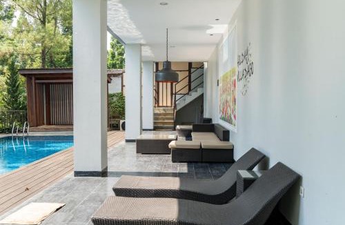 Bandung Villa | Mentari Hill View Villa 8 Bedrooms With a Private Heated Swimming Pool and a Movie Room and a Billiard Table