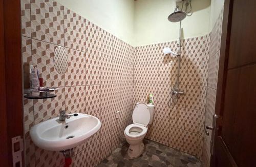 Hu'u Bed & Breakfast | Mamat warung bed & breakfast