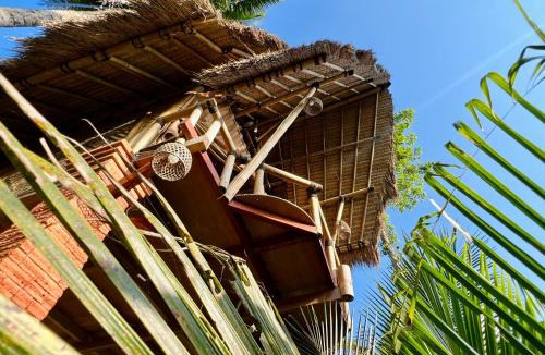 Susut Ski Chalet | Rafka Bamboo House With Jungle Views