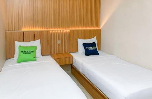 Batam Hostel | Urbanview Hotel Get Inn Botania Batam