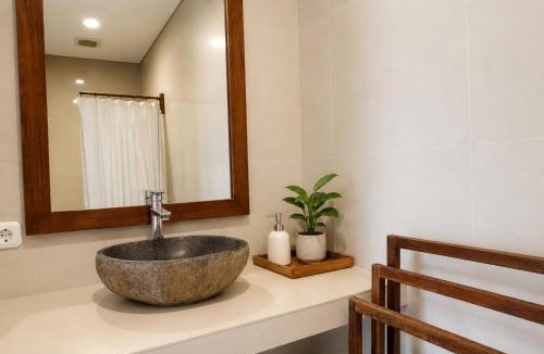 Babakan House | Puri Warung Guest House with Pool in Canggu