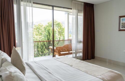 Bandung House | Kirei Mountain View Villa 7 Bedrooms With a Private Heated Swimming Pool