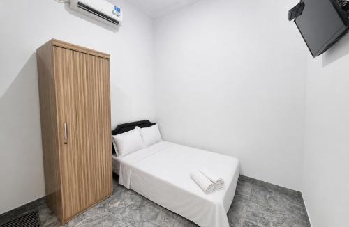 Klangenan Hotel | Hotel O near Mitra Plumbon Hospital formerly Guesthouse Pondok JK