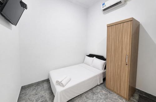 Klangenan Hotel | Hotel O near Mitra Plumbon Hospital formerly Guesthouse Pondok JK