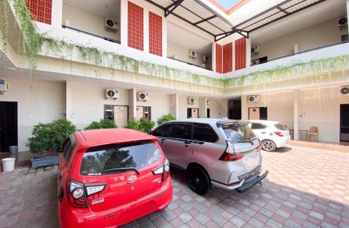 Jember House | Urbanview Modern Guest House Jember