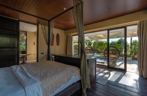 Uluwatu Villa | Anugrah - Iconic 8BR Cliff Villa with Jacuzzi, Sauna & Cinema