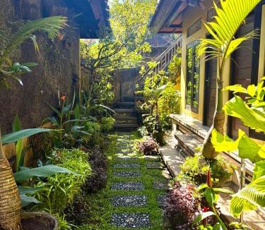 Sambahan House | Lodra Homestay