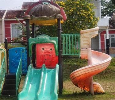 Caringin House | Rumah Freddy Homestay