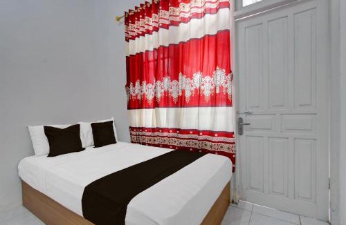 Solo City Centre Hotel | Collection O near Stasiun Solo Balapan formerly WesBobo Inn