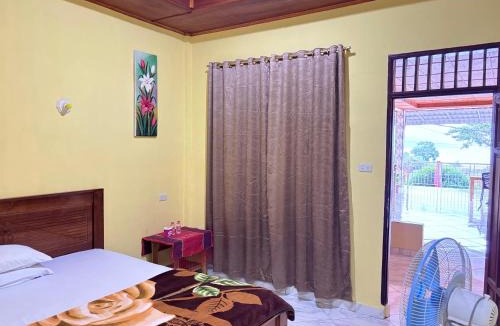 Tuk Tuk House | Toba Boi
