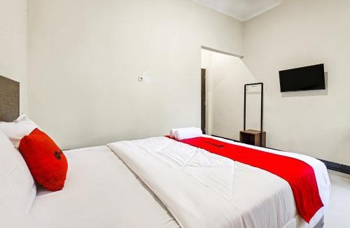 Depok House | RedDoorz at Grand Cimanggis