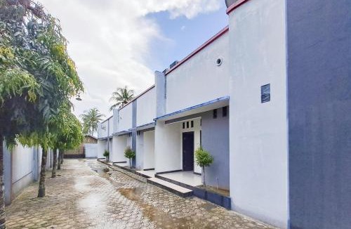 East Lampung Hostel | RedDoorz Syariah at Labuhan Maringgai Lampung 2