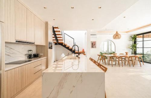 Batubelig Villa | Villa Janoor by GORO