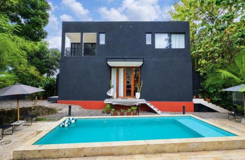 Srimulyo Villa | Guru Giri Forest Cabin 2BR 8 Pax with Breakfast