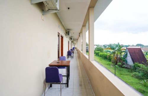 Berbah Hotel | RedDoorz near Padang Golf Adisucipto