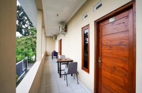 Berbah Hotel | RedDoorz near Padang Golf Adisucipto
