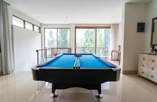 Bandung Villa | Tulip Hill View Villa 6 Bedrooms With a Private Heated Swimming Pool and a Movie Room and a Billaird Table
