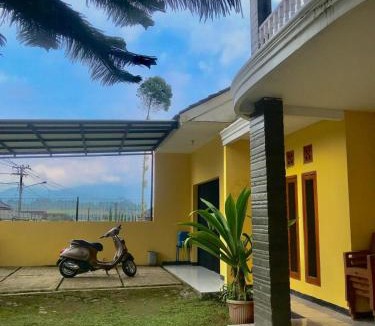 Pangalengan Hostel | Cozzy Villa Family A Pangalengan