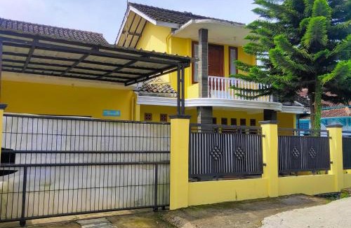 Pangalengan Hostel | Cozzy Villa Family A Pangalengan