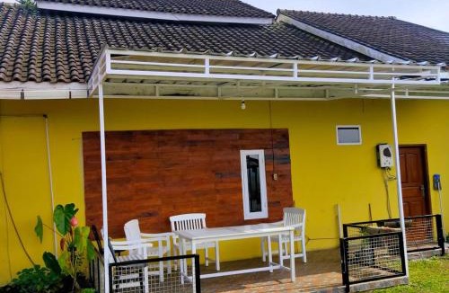 Pangalengan Hostel | Cozzy Villa Family A Pangalengan